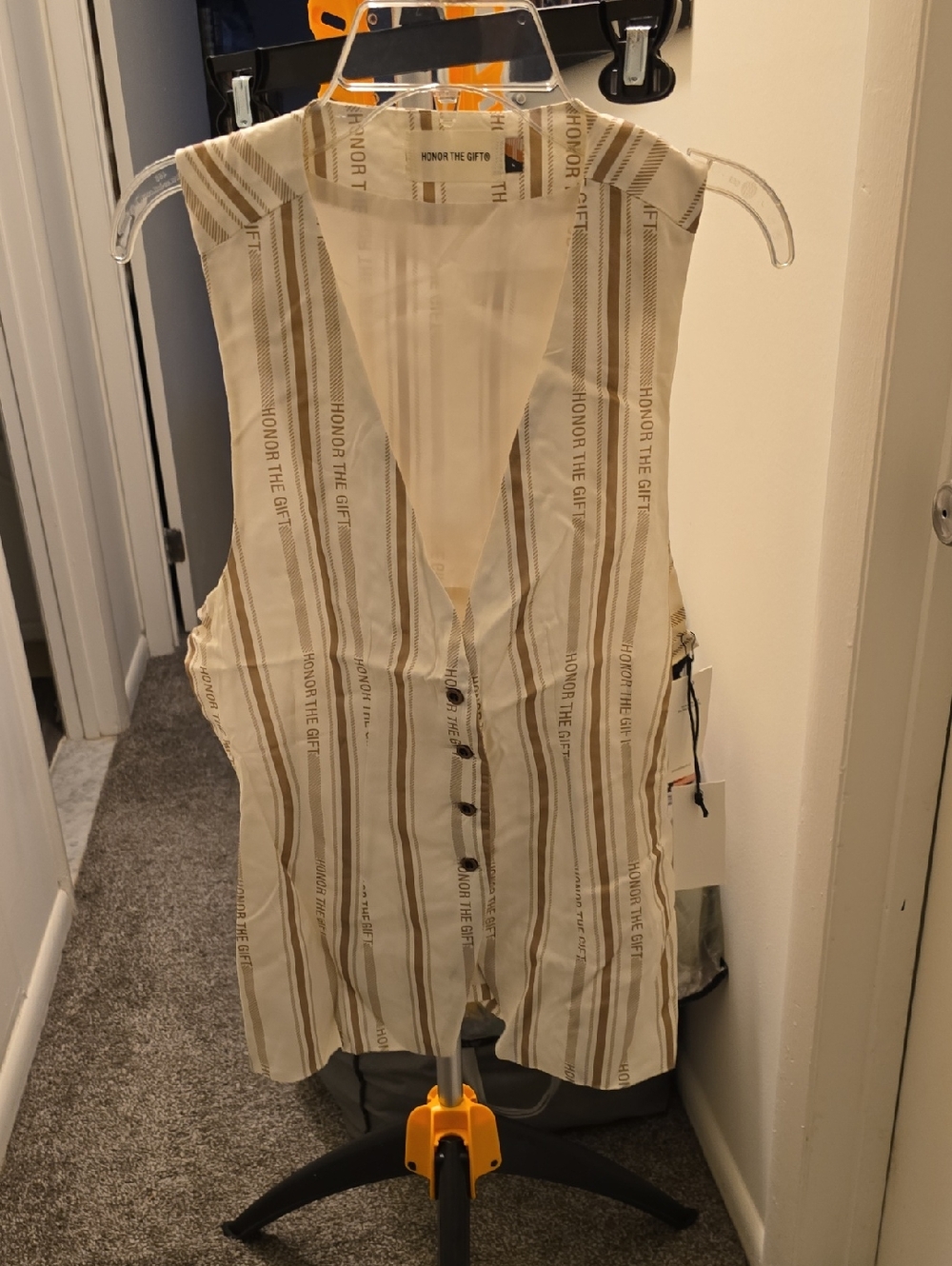$5 - MUST BUNDNWT Honor the Gift Sleeveless V-Neck Striped Vest in Cream and Tan